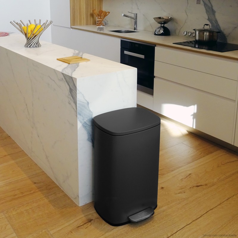 Papelera de cocina con pedal de gran capacidad Acero AKIRA 50L Negro mate Spirella
